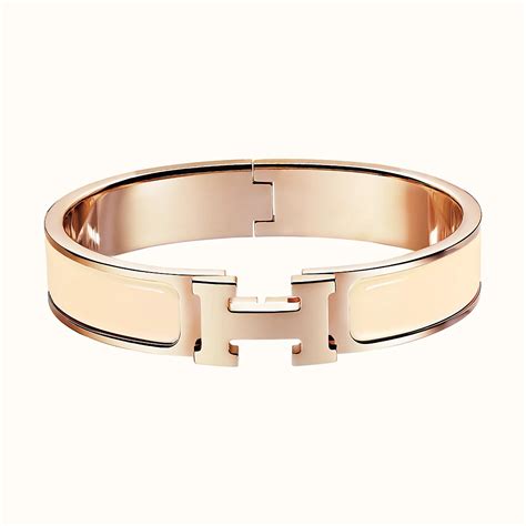 hermes bracelet on wrist